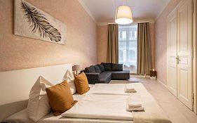 Rose Ruterra Suite